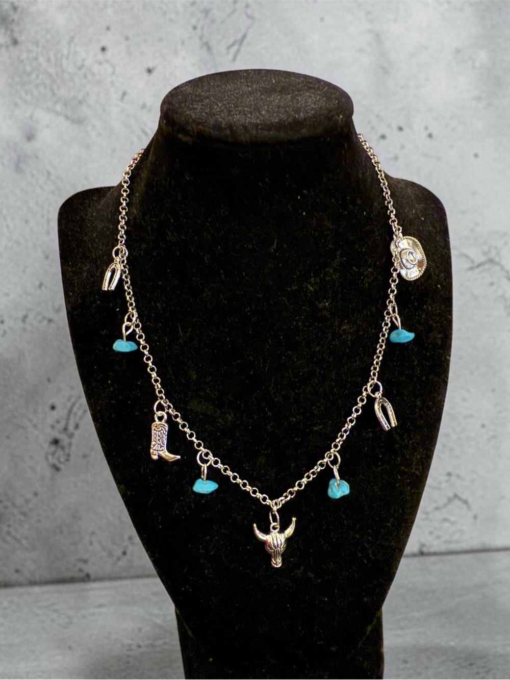 Western Charm Turquoise Accent Necklace - Silver Tone